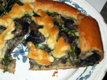 Пирог с грибами, яйцом и зеленью