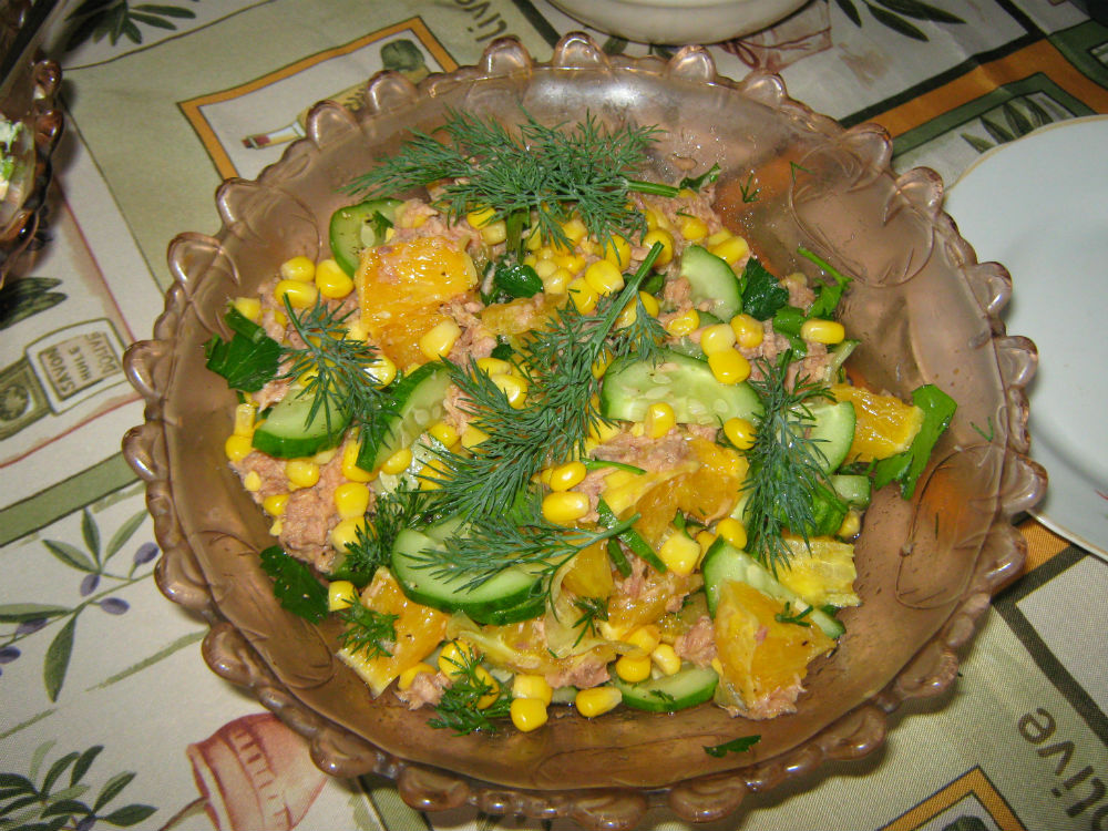 Салат с апельсинами и тунцом