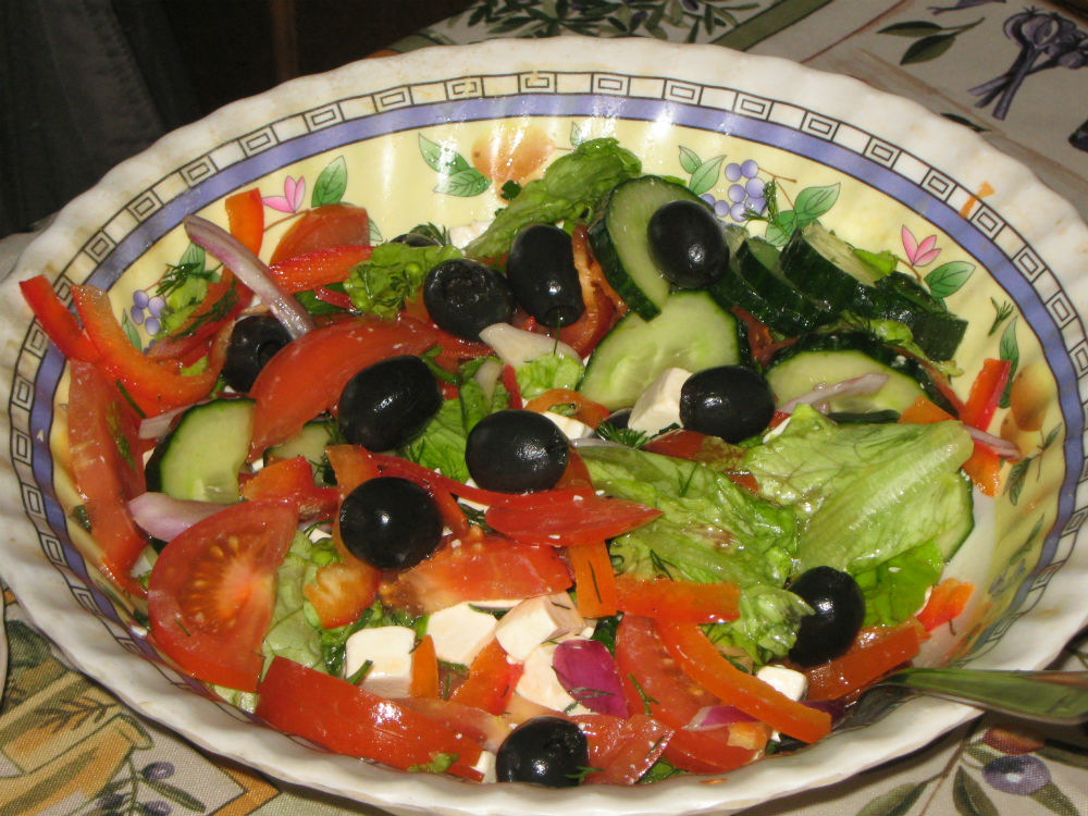 Овощной салат с сыром Фета
