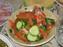 Овощной салат с зелёным горошком