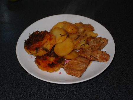 Картофель со свининой в томатном соке