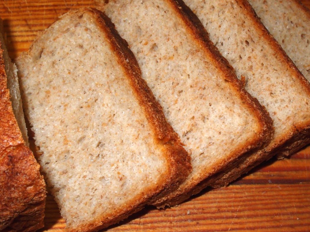 Кефирный пшенично-ржаной хлеб с овсяными отрубями