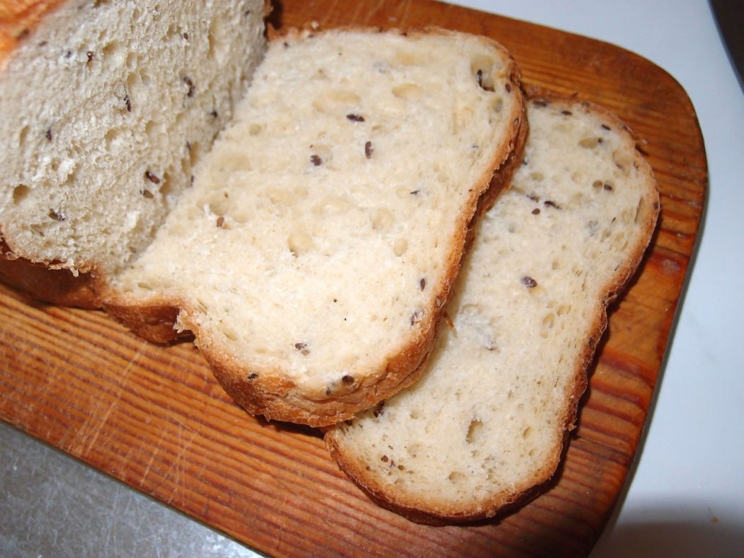 Яичный хлеб с горчицей и семенами льна