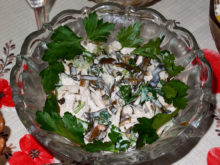 Салат с киви и морской капустой