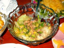 Салат с горбушей и авокадо