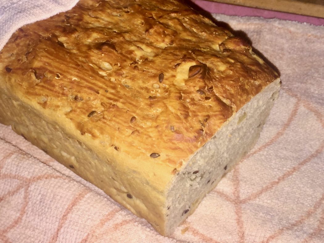 Хлеб с горчицей и семенами льна в духовке
