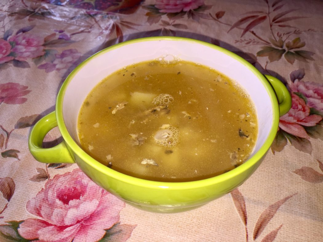Суп с фасолью и рыбными консервами в мультиварке